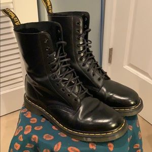 Dr. Martens 1490 10 Eye Boots